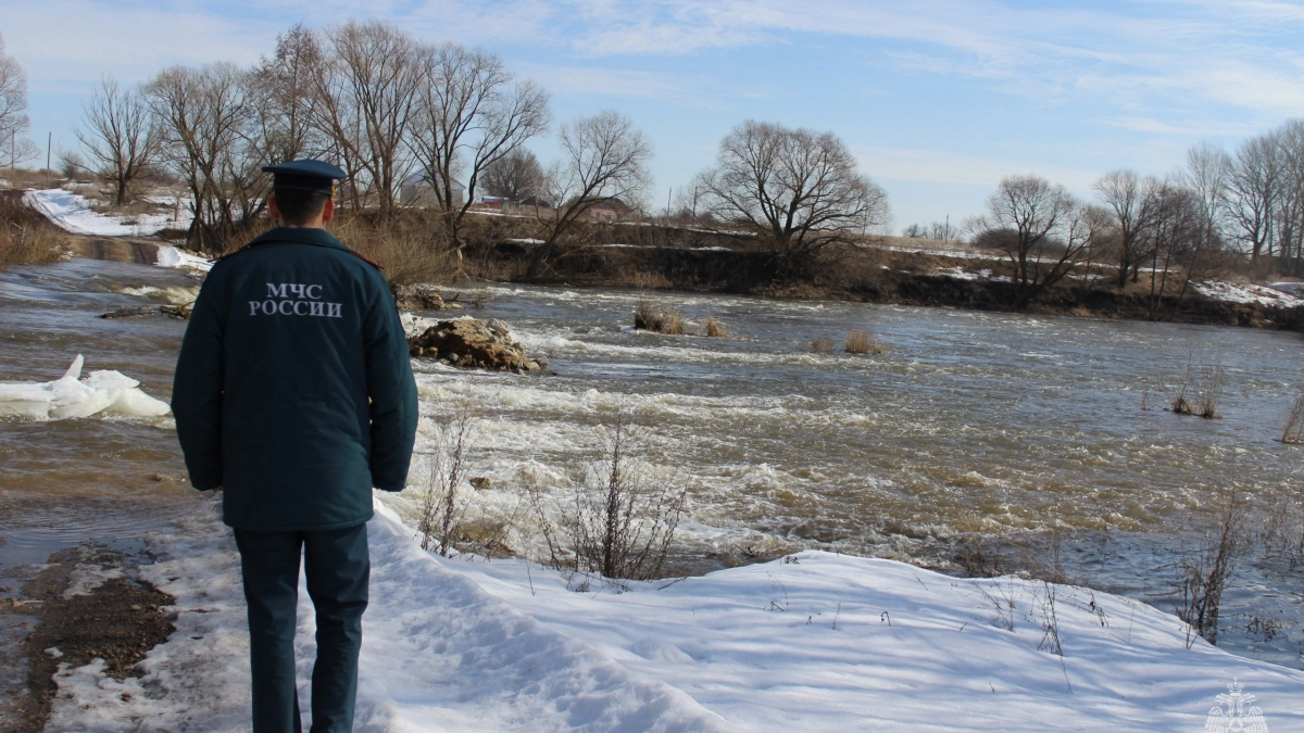 В Долгоруковском округе из-за паводка вновь подтоплен мост