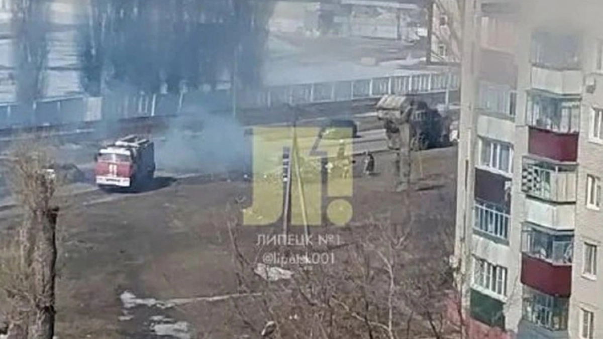 Липецкие коммунальщики устроили свалку горящих покрышек на Сырском Руднике