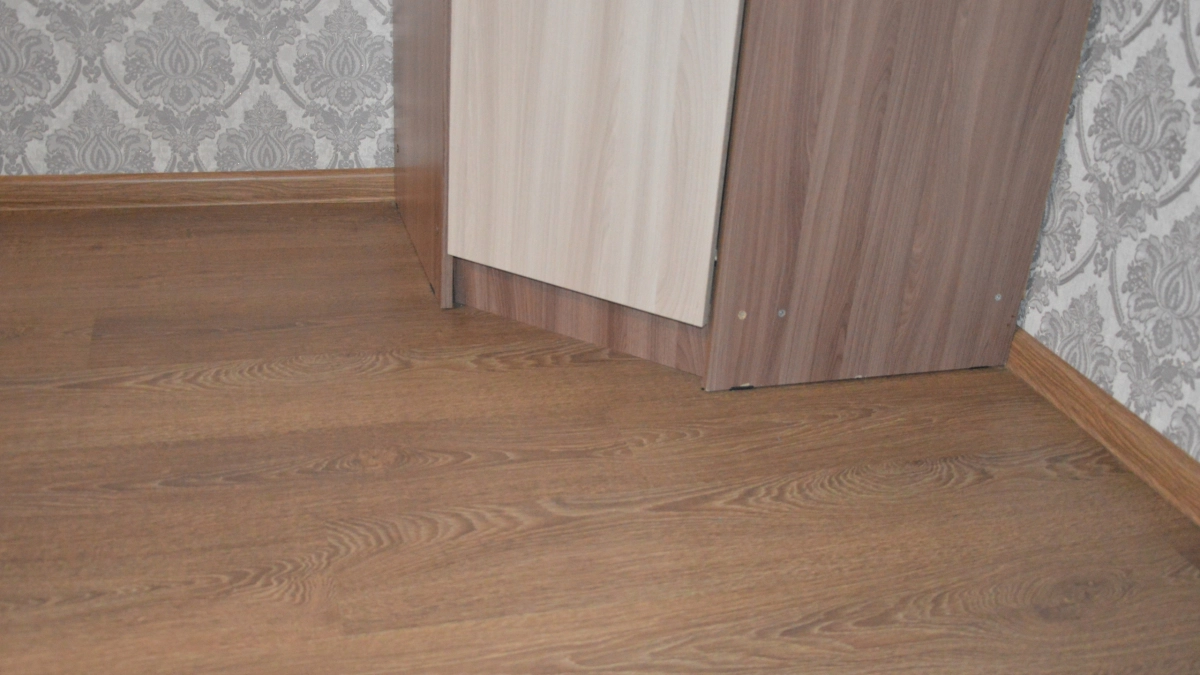 Линолеум и ламинат уходят в прошлое: вот чем их можно заменить на века и за сущие копейки – совет мастера