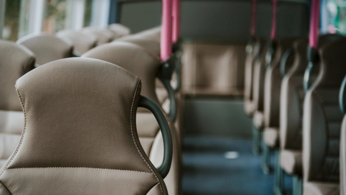 Три автобусных маршрута изменят схему движения из-за прорыва водопровода