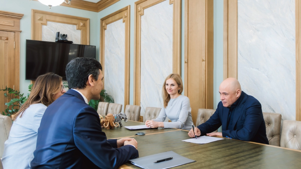 Артамонов обсудил с промышленниками планы развития производств