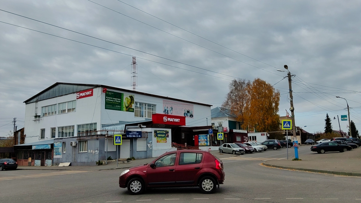 Приоритет при сужении дороги: как действовать, если разметка есть и если её не видно