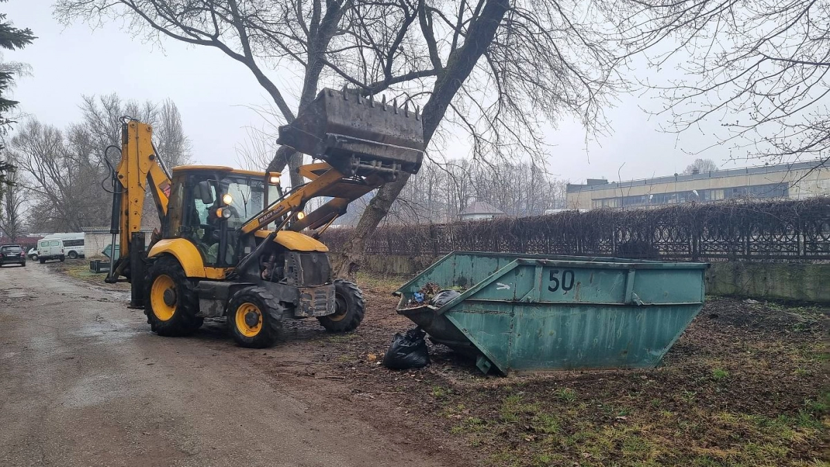 В Липецке началась подготовка городских кладбищ к Пасхе"