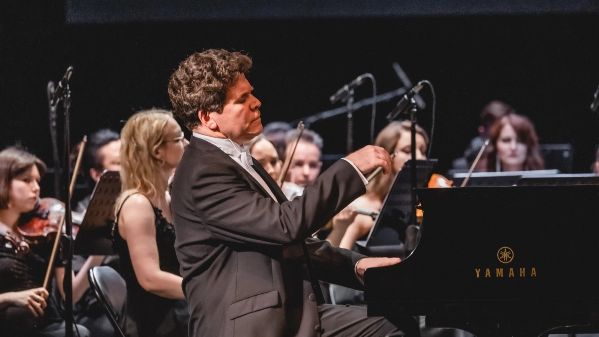 Денис Мацуев привёз фестиваль «Диалог поколений» в театр Толстого