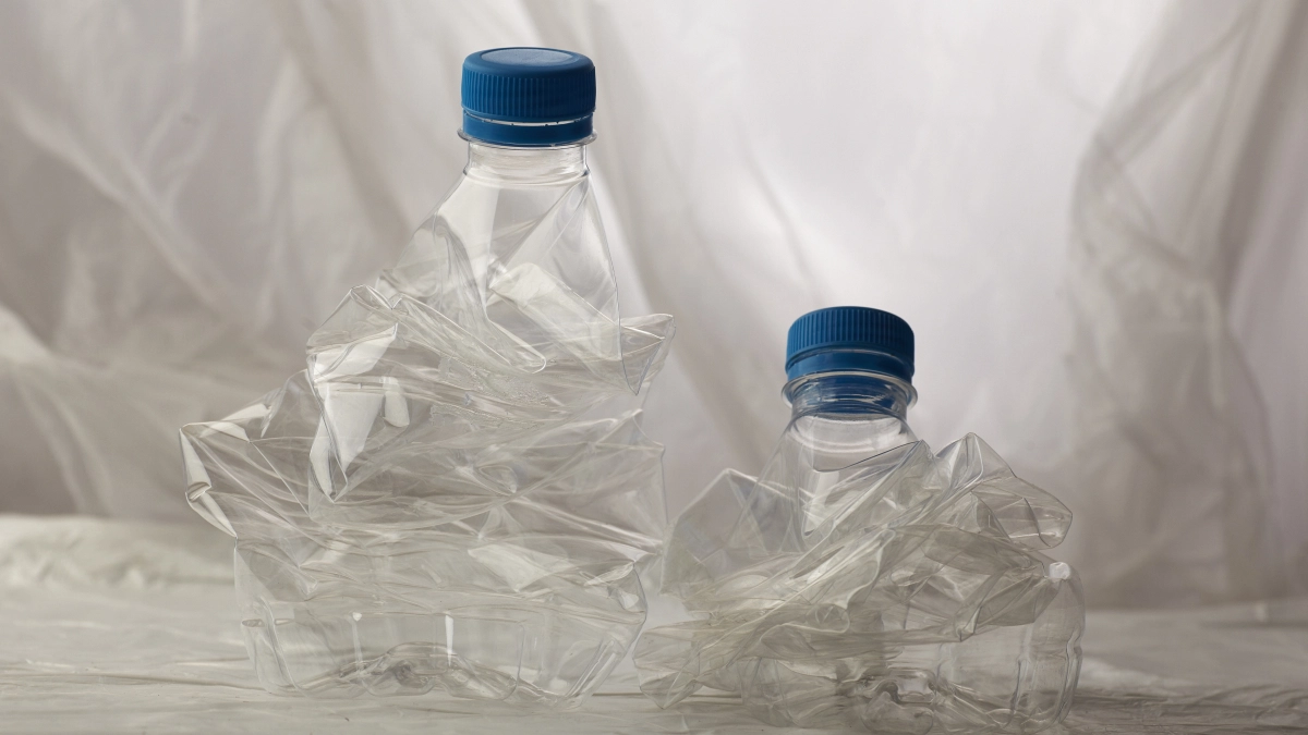 Пластиковые бутылки не опаснее стекла: учёные не обнаружили значимого микропластика в воде