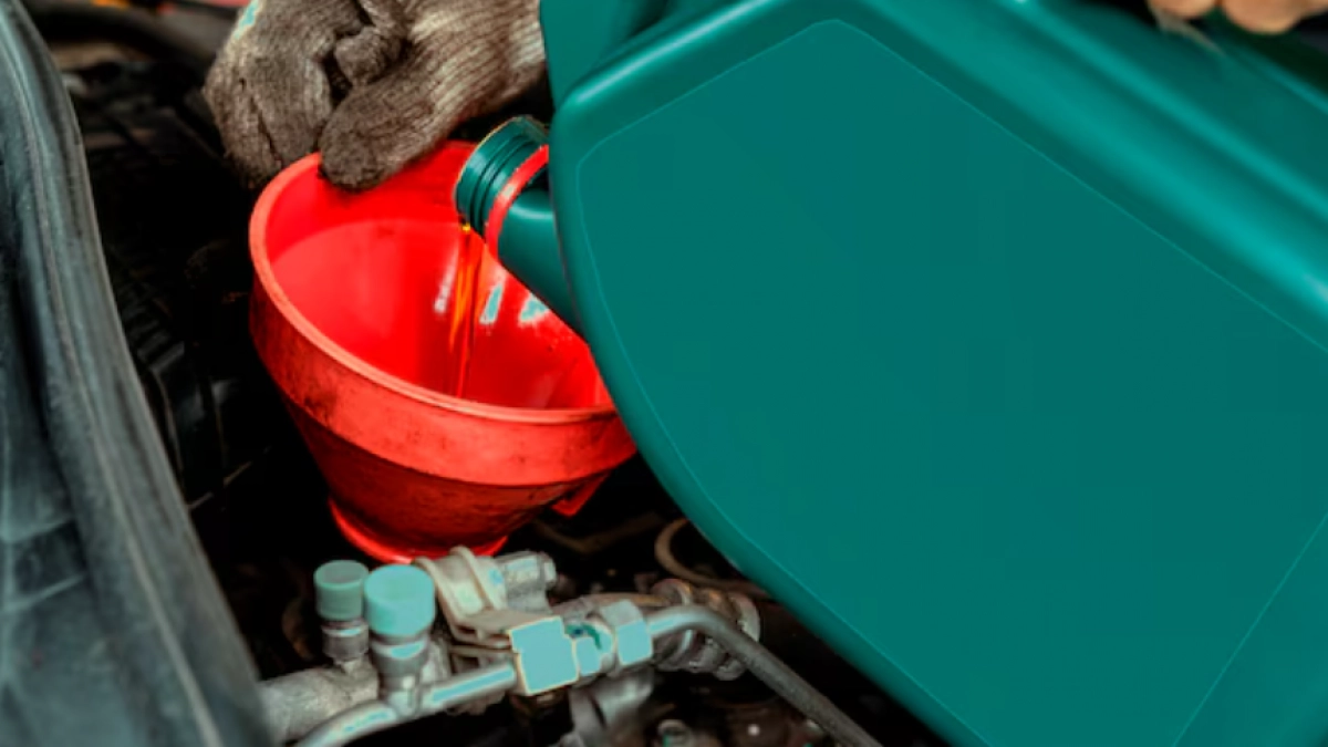 В Ельце железнодорожники слили 780 литров топлива из тепловоза