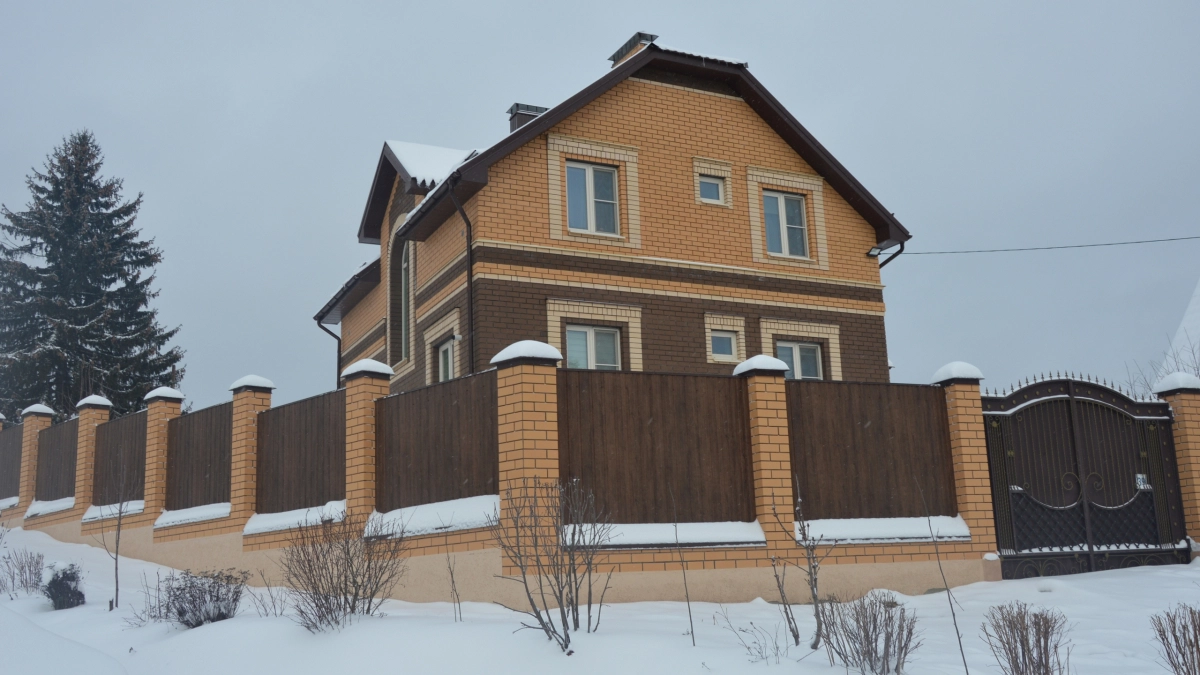 Переехали жить в коттеджный поселок и через год перестали быть довольны своей покупкой – и вот почему 