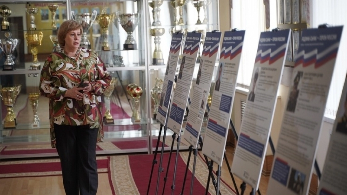 В липецком управлении МВД открылась выставку в честь награжденных бойцов