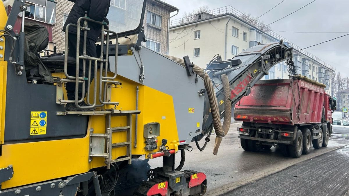 В микрорайоне НЛМК отремонтируют одну из главных дорог района