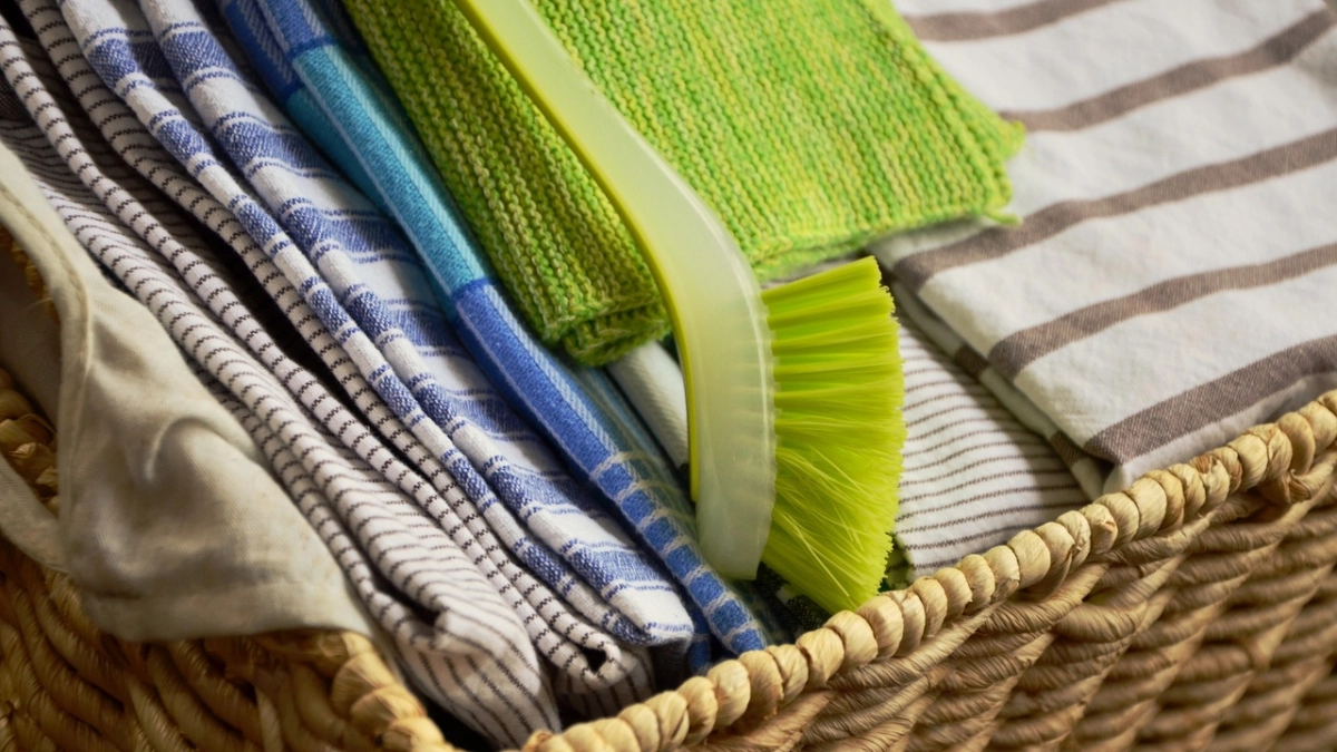 Как легко вернуть белизну и свежесть кухонным полотенцам: 10 минут и полотенца - как новенькие