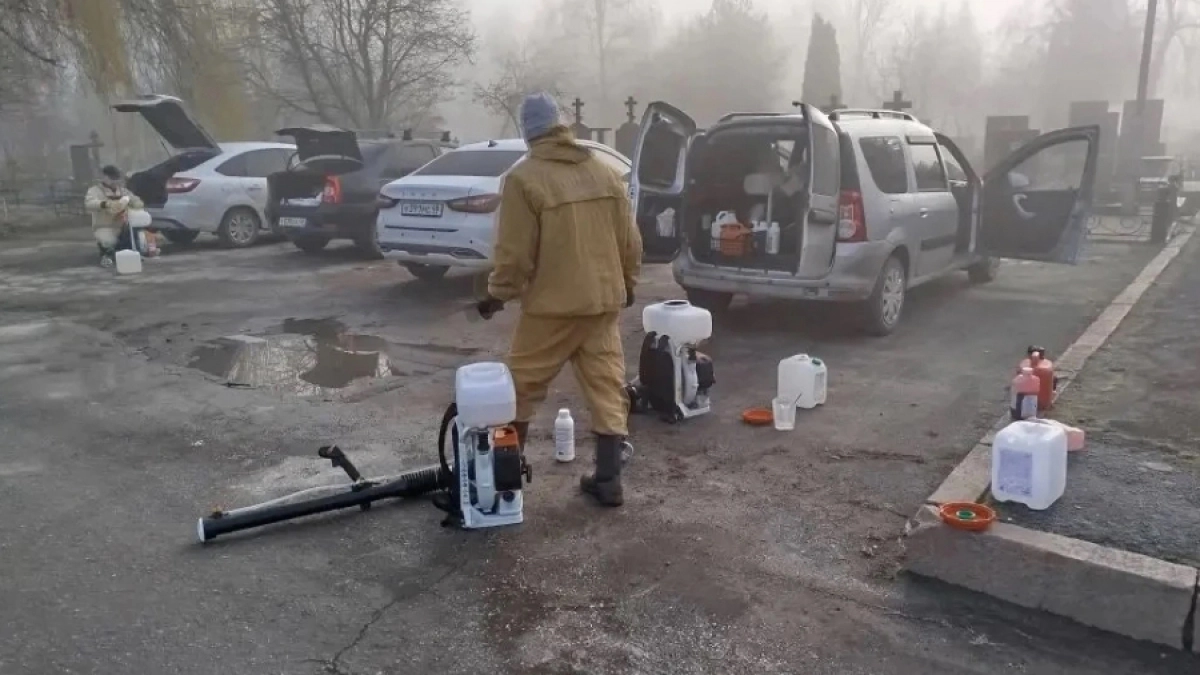 На липецких кладбищах прошла акарицидная обработка