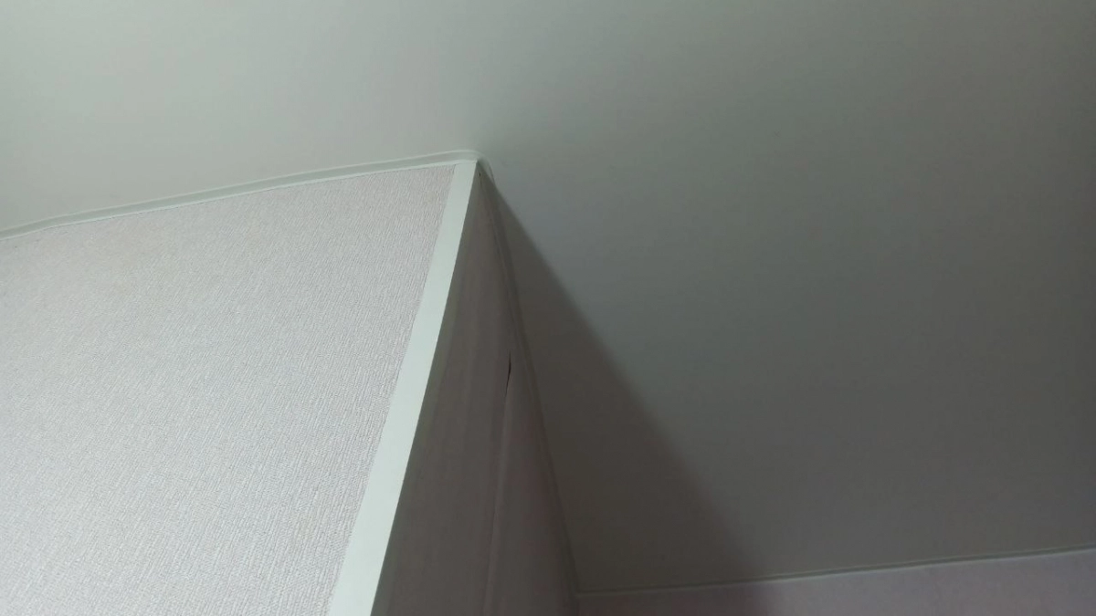 Новый тренд 2026 в отделке потолка - служит десятилетиями, а выглядит богато: не пылит, не трескается