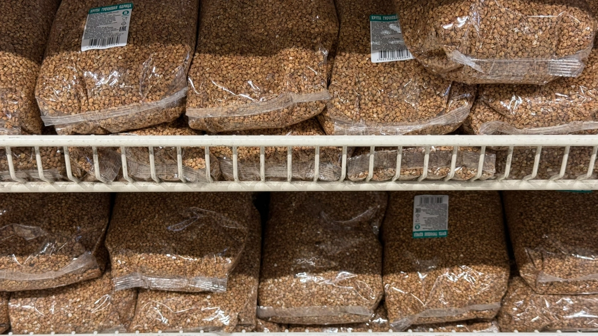 Гречку скупаю пачками как сходит снег — и радуюсь своей хитрости всю весну: вот какое ей нашлось применение