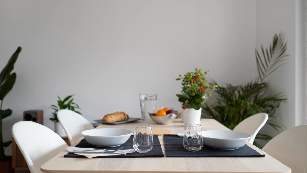 Клеенка и вышивка – в прошлом: вот какие скатерти выбирают стильные хозяйки в 2026 - задают тон всей кухне