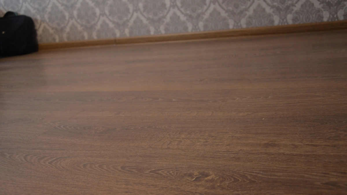 Ламинат давно уже не в тренде: есть покрытие теплее, красивее и выгоднее