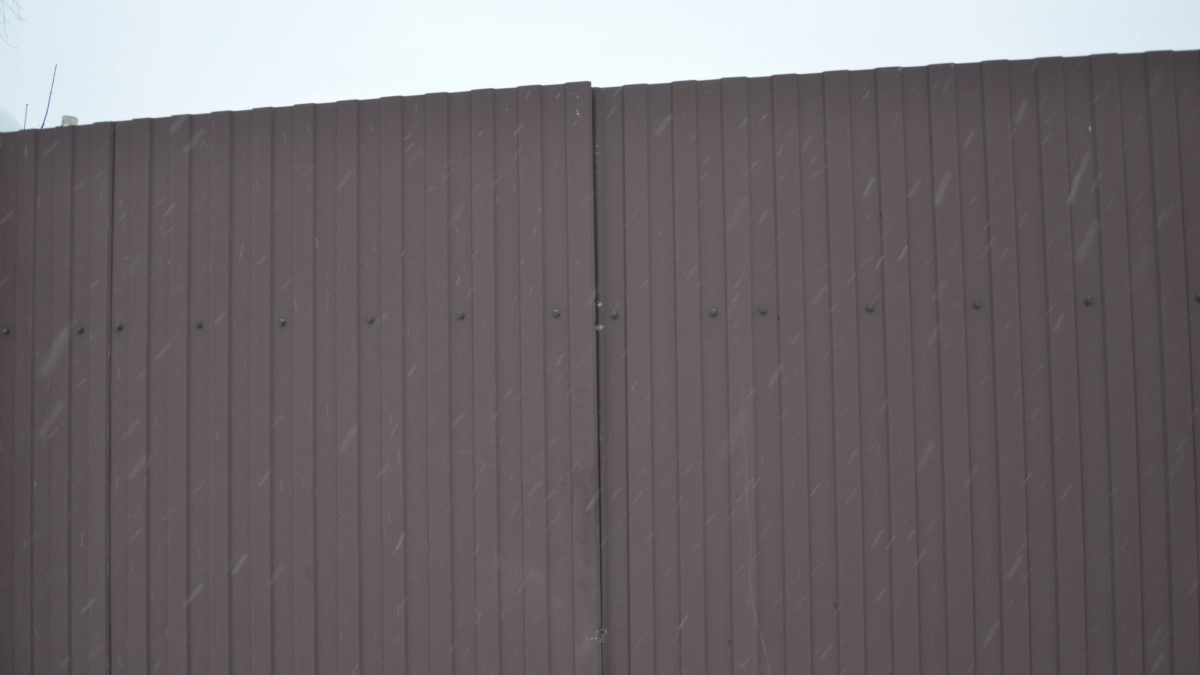 С 15 апреля полностью будет запрещена установку заборов на даче: вот кому придется их убрать