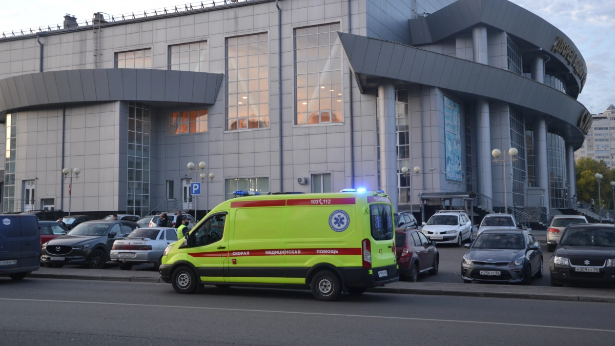 Пропустить скорую на перекрёстке или остаться на месте: что выгоднее по закону