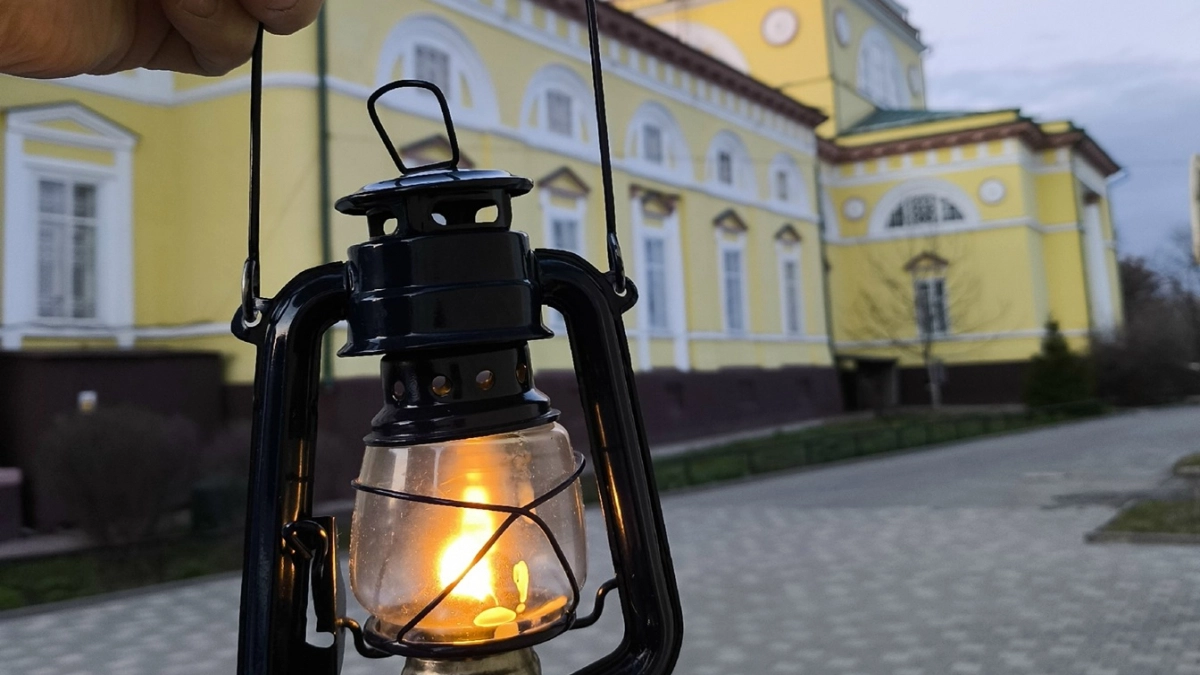 Благодатный огонь доставили в липецкий собор из Иерусалима