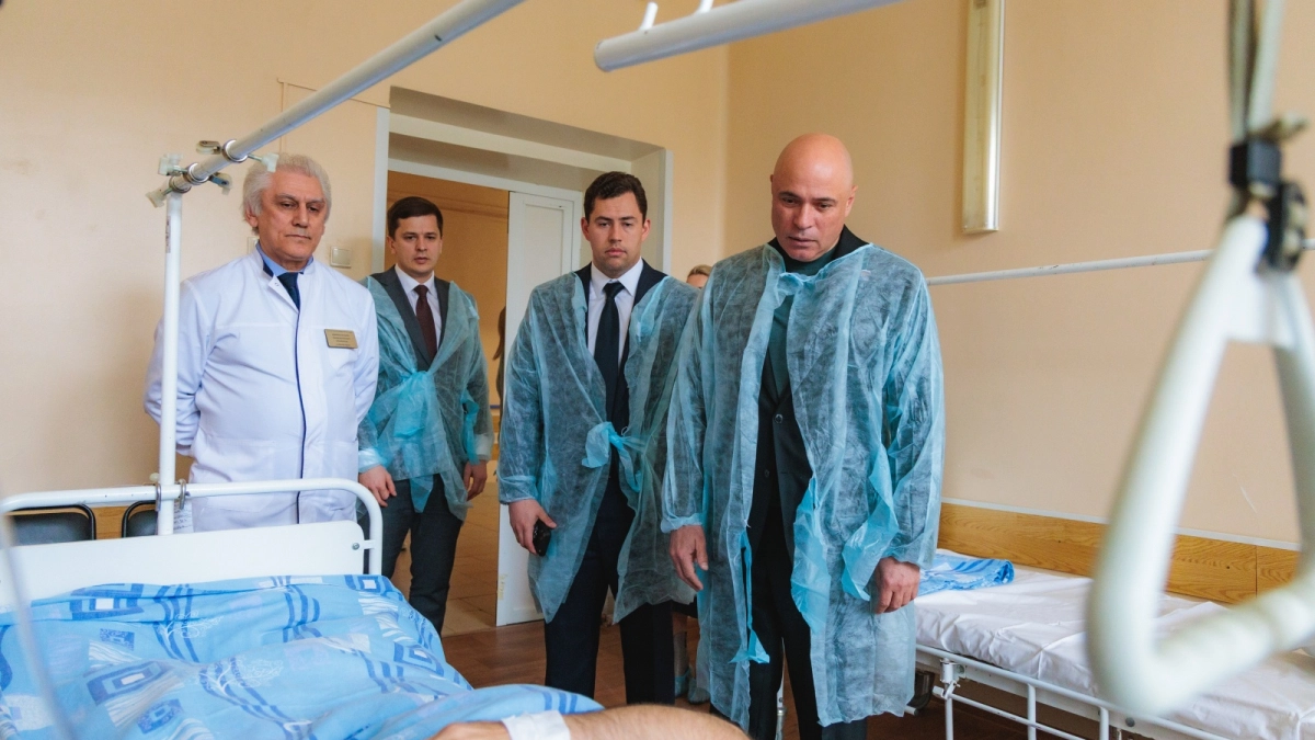 Артамонов навестил пострадавших от БПЛА в елецкой больнице