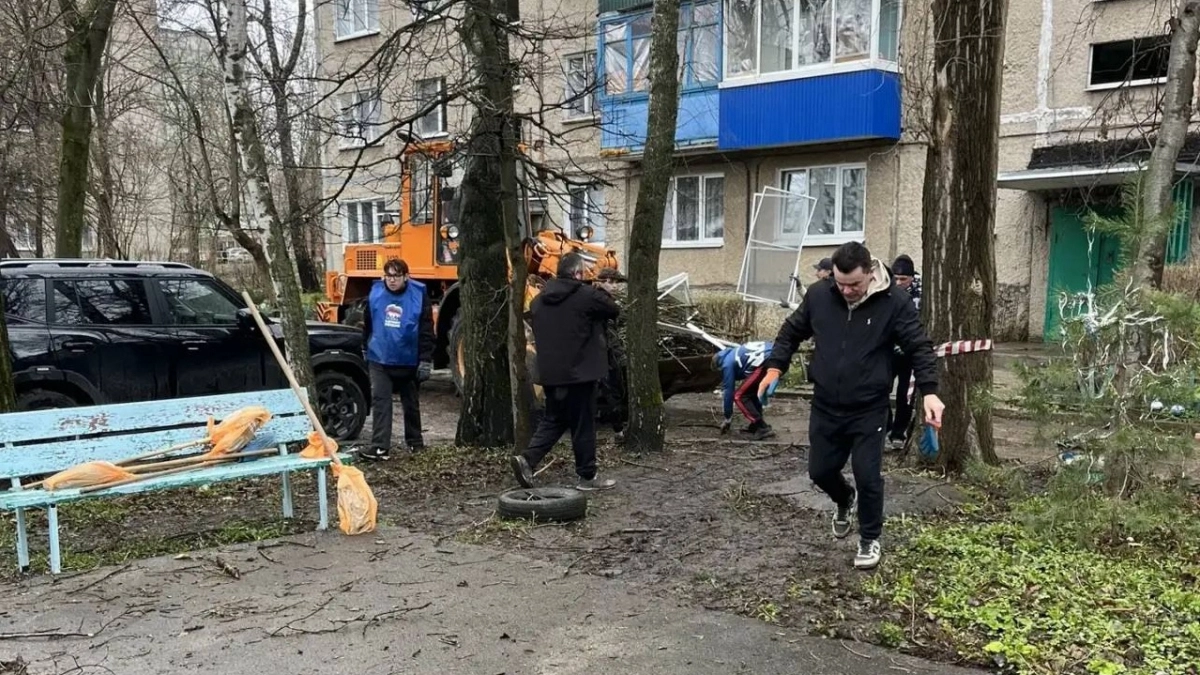 Ельчанам меняют окна после удара БПЛА