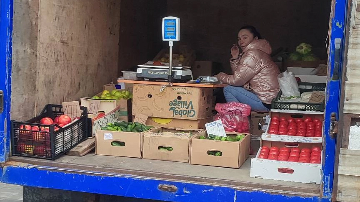 Липецкие инспекторы накрыли торговцев икрой и колбасой на двух улицах города