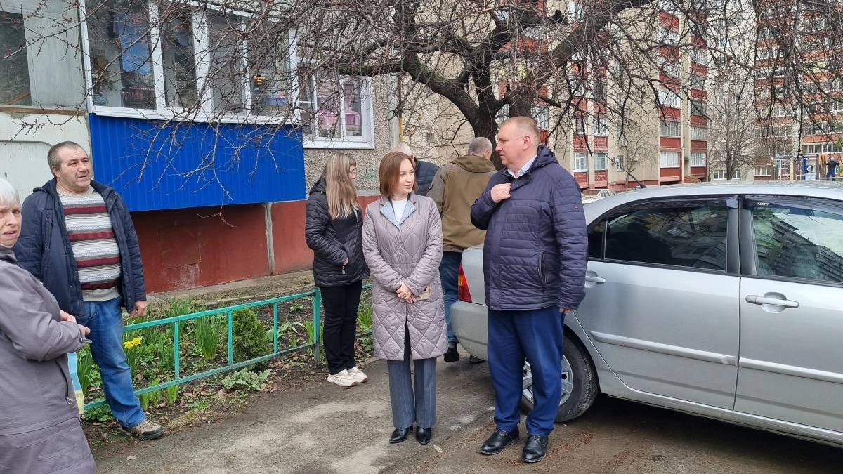Липецкие коммунальщики два месяца не могут устранить течь в подвале жилого дома