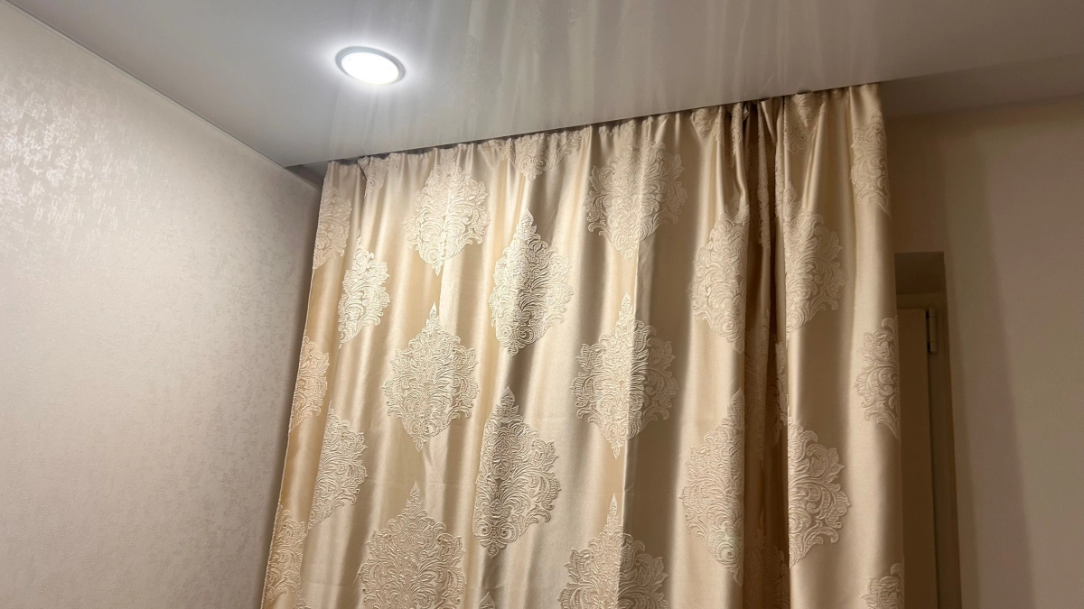 Старые занавески теперь на вес золота: делаю такое, что соседи просят подарить им — 3 проверенные идеи без шитья 