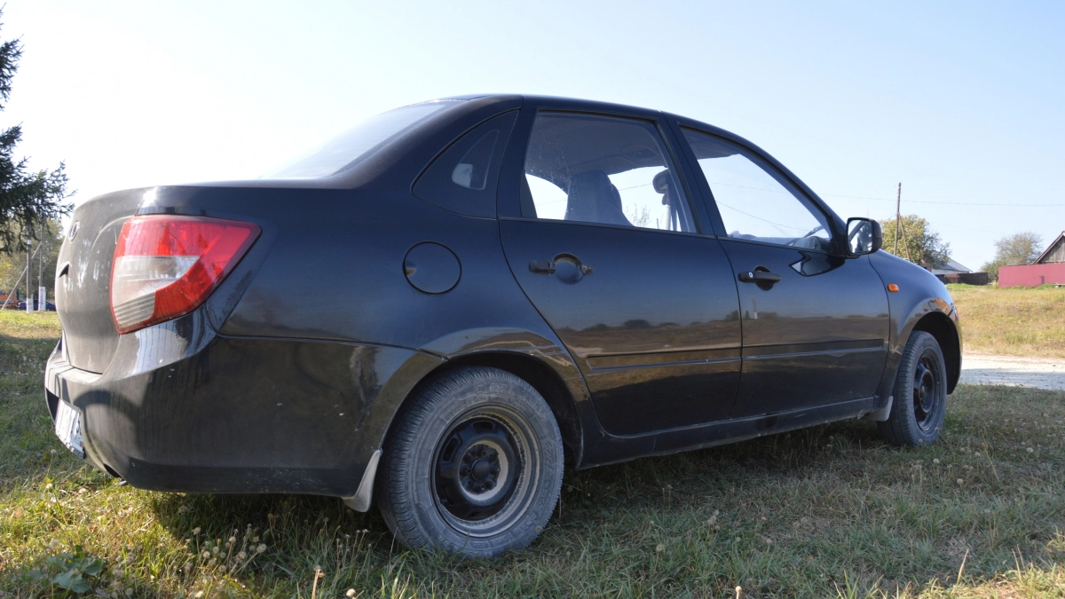 Инспектор ГАИ просит открыть капот "для сверки номеров": вот что ответить, чтобы законно отказать – совет юриста