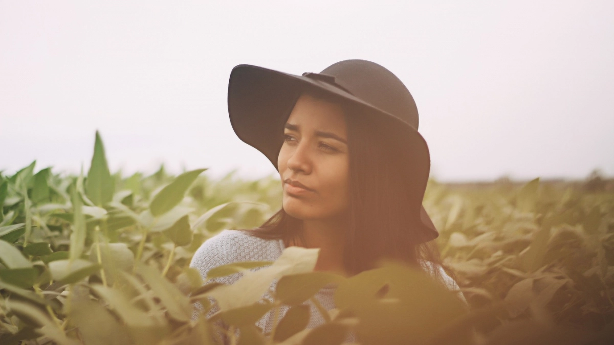 Какие головные уборы носить летом 2026: 10 модных моделей