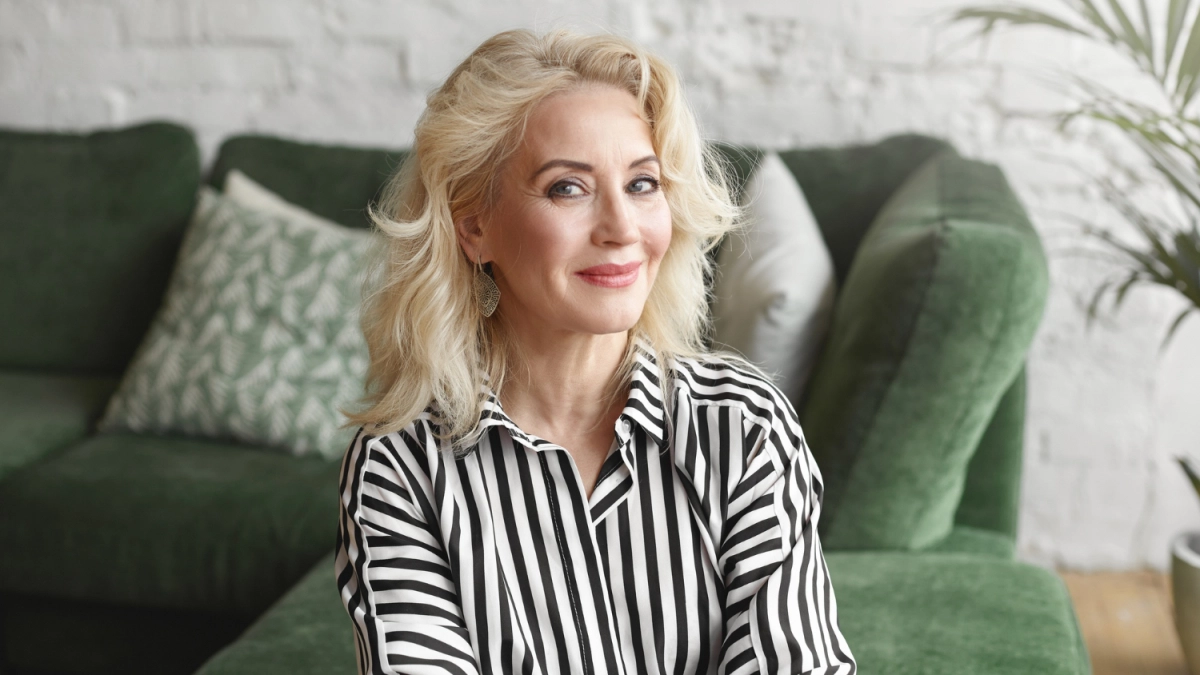 Когда "практично" не значит "скучно": 14 стрижек на короткие волосы для дам 60+, которые выглядят живо и современно