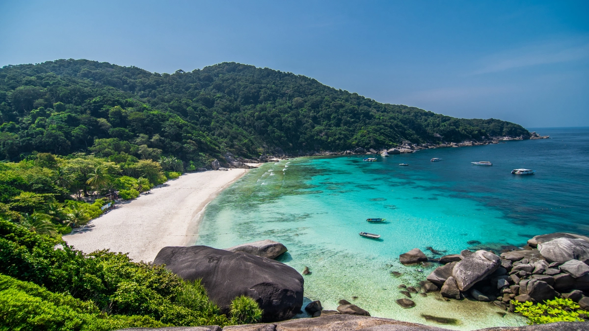 Пхукет проигрывает: соседний остров забирает туристов чистотой, погодой и низкими ценами