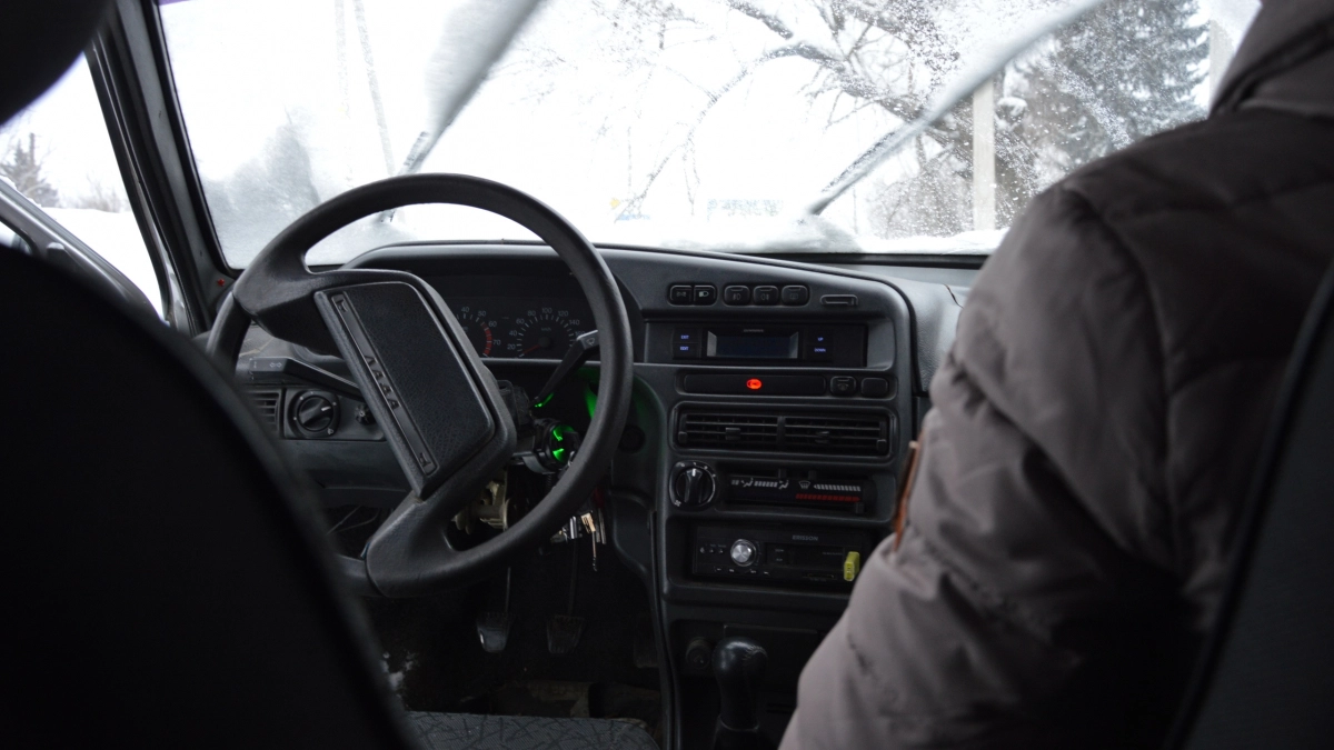 Штраф 15 000 рублей за отсутствие очков: ГАИ ловит водителей старше 40 лет по отметке в правах