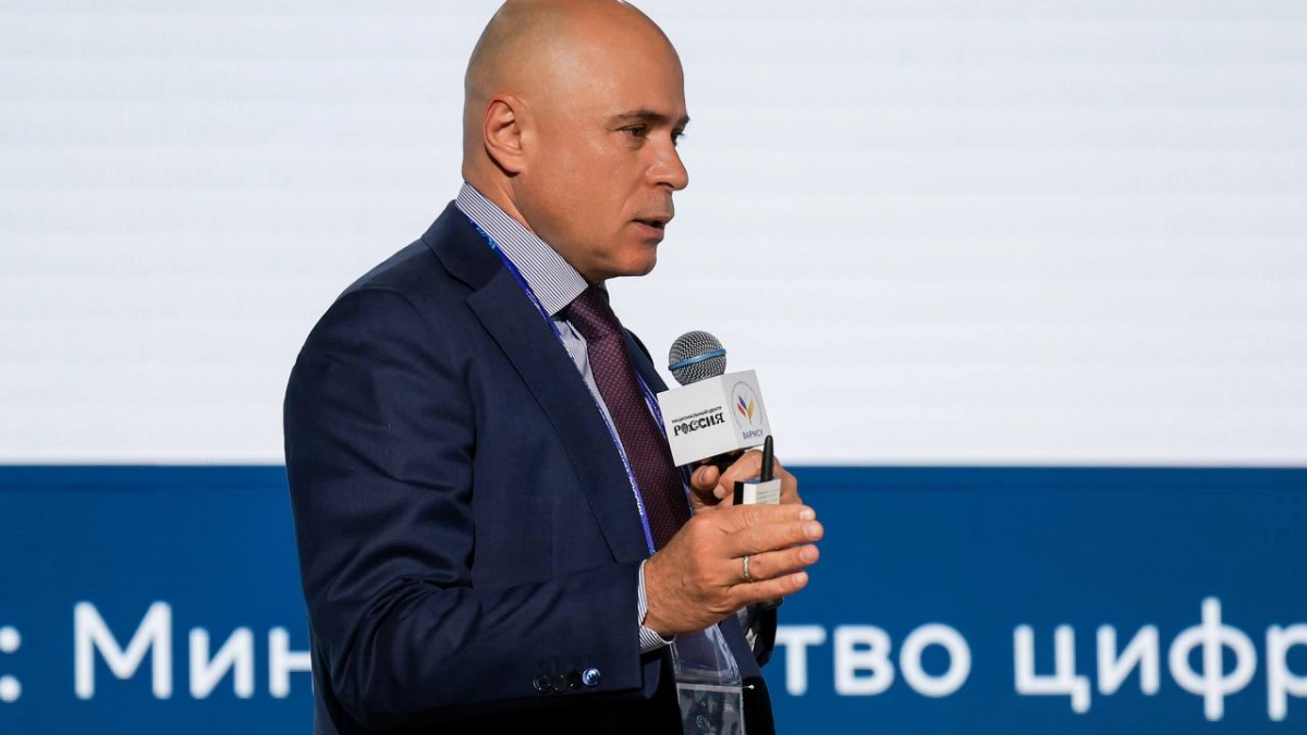 Более 50 ИИ-решений губернатор Артамонов представил на федеральном форуме