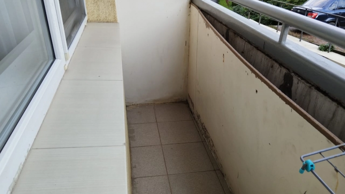 Заставят заплатить штраф 20 тысяч рублей: россиянам перечислили предметы, запрещенные к хранению на балконе