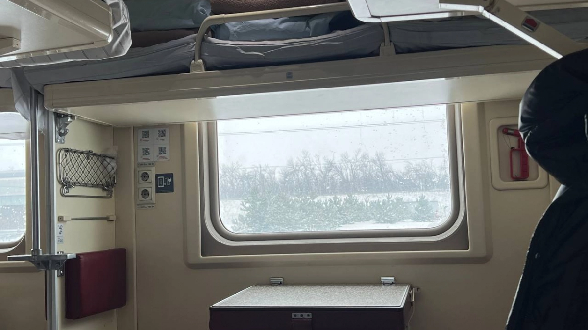 Спорить больше не выйдет: пассажирам верхних полок запретили садиться к столу – новые правила