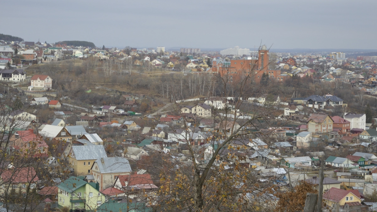 Как живет самый закрытый город России - в полушаге от Европы: как туда попасть и что там скрыто
