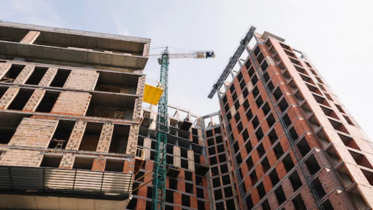 Башенный кран на Заводской площади вспыхнул среди дня