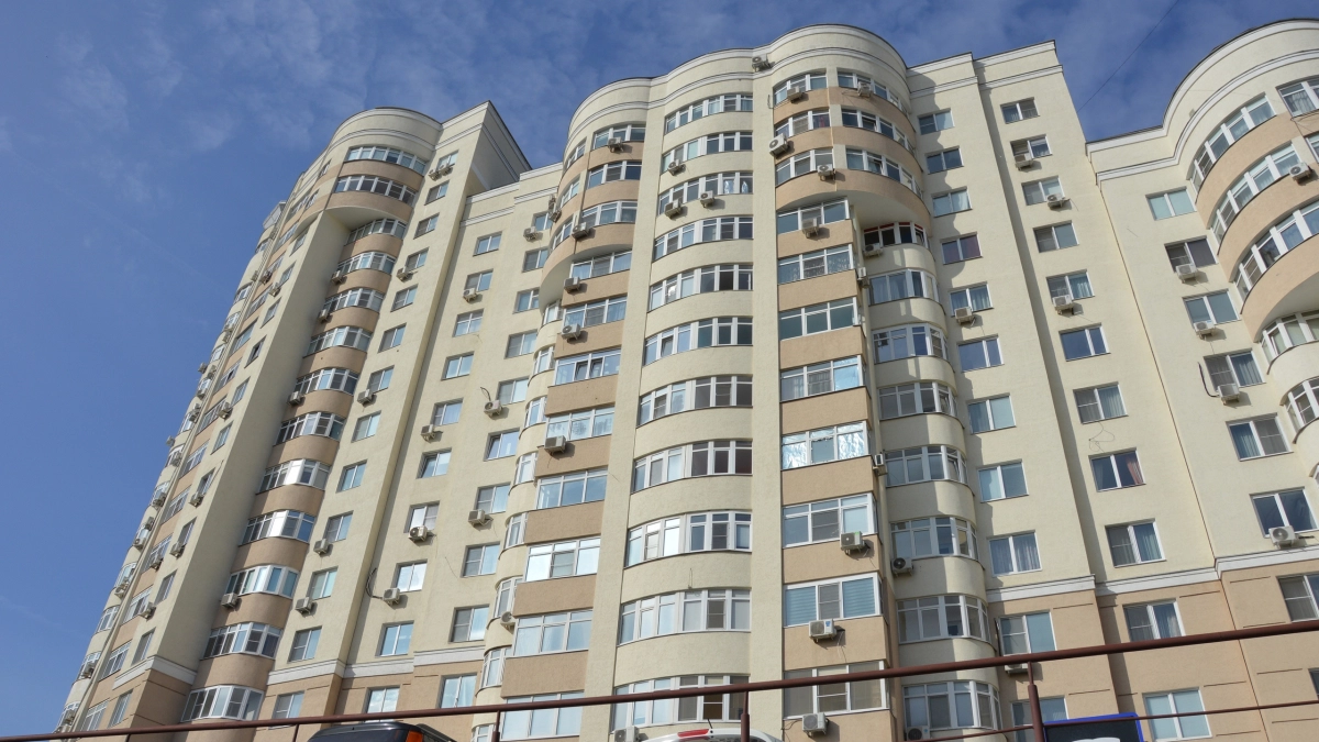 За долги по ЖКХ лишат жилья – в каких случаях собственника выставят на улицу