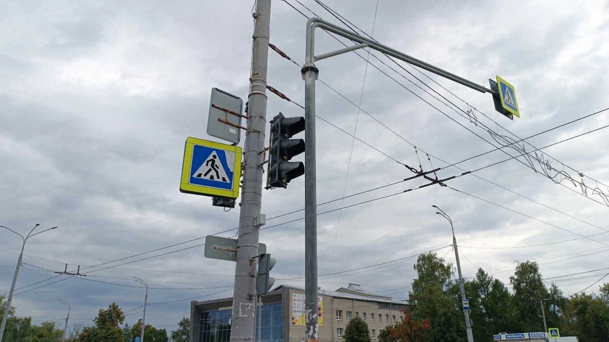 В ГАИ объяснили: как грамотно поступить, если уже пересекли стоп-линию, но загорелся красный свет 