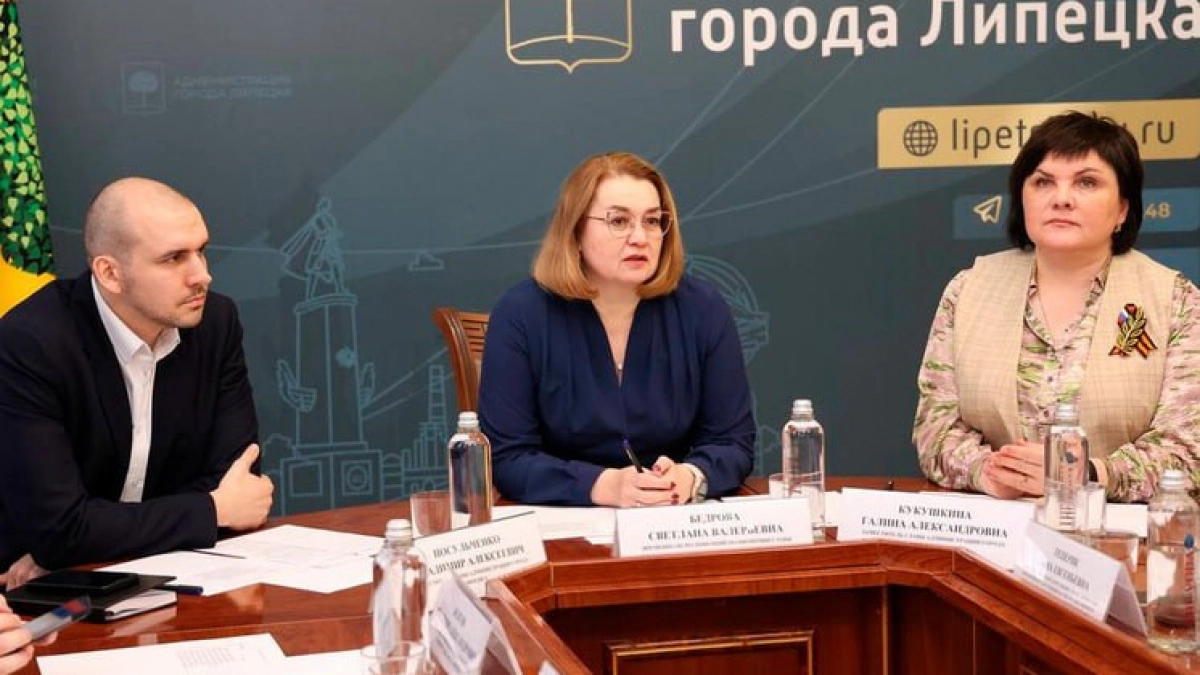 Бедрова обсудила с ветеранами патриотические акции и поддержку бойцов