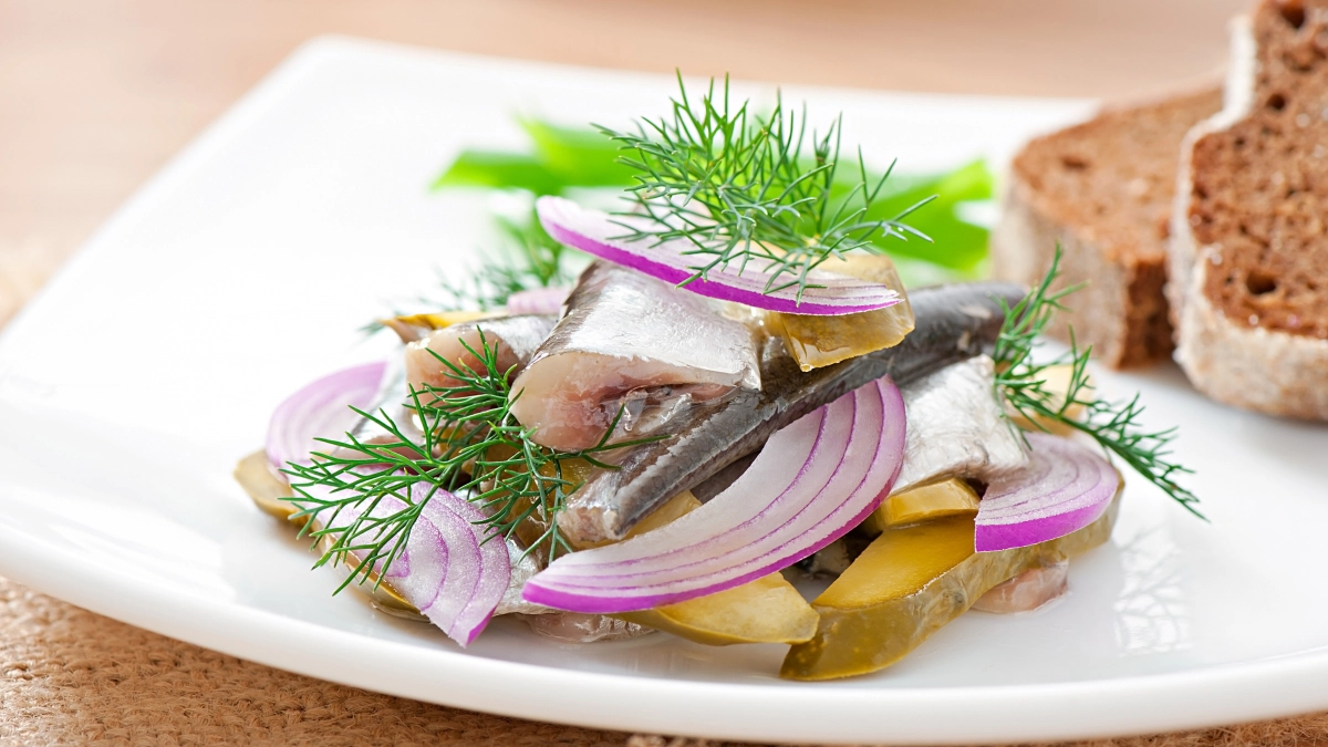 Перестала бояться скумбрии после этого маринада: рецепт на три штуки, который изменил моё мнение