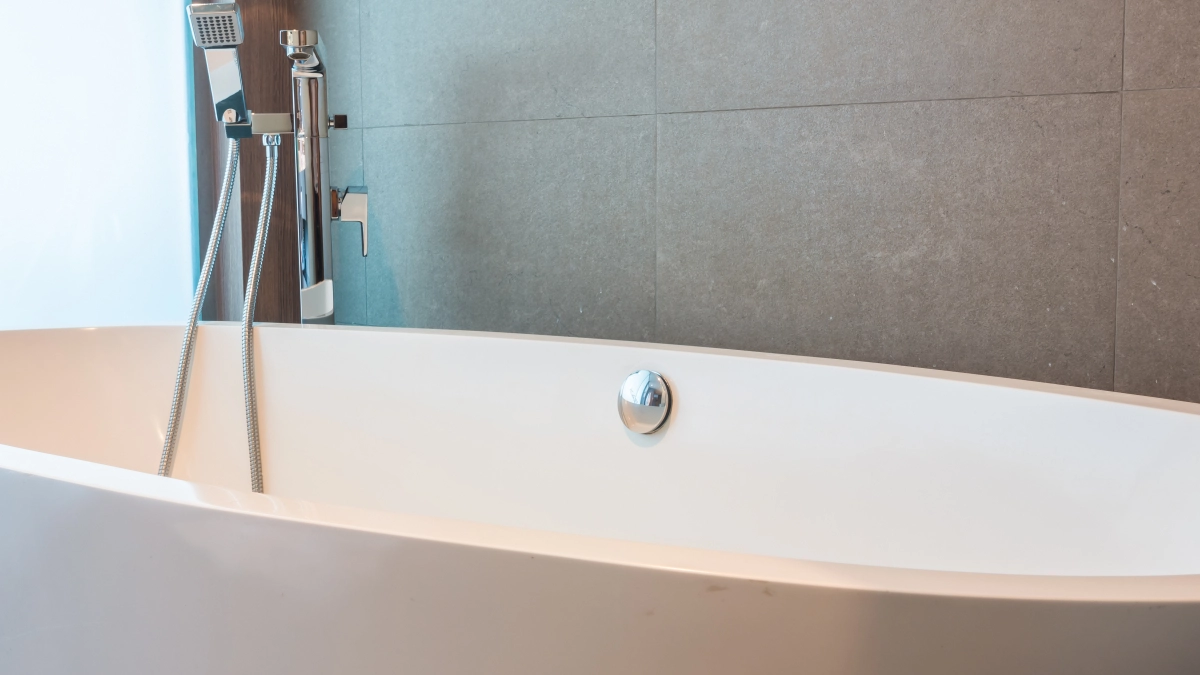 Почему в США и Канаде не моются в ванне и душе: у них есть третий вариант, и он лучше во всём 