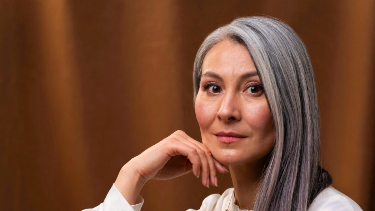 Как сделать из неопрятной седины благородное серебро: перестала травить волосы краской и выгляжу шикарно