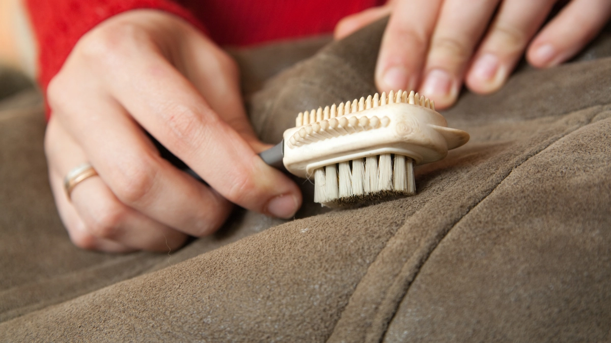 Пятно на ковре больше не раздражает — вылила минералку: ковёр как новый, пушистый и свежий