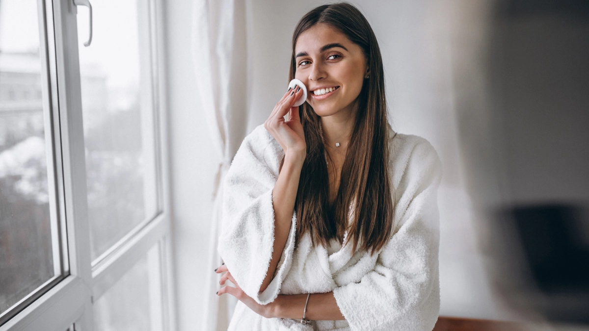 Никаких дорогих кремов: 5 вечерних привычек, которые сделают лицо утром свежим и отдохнувшим