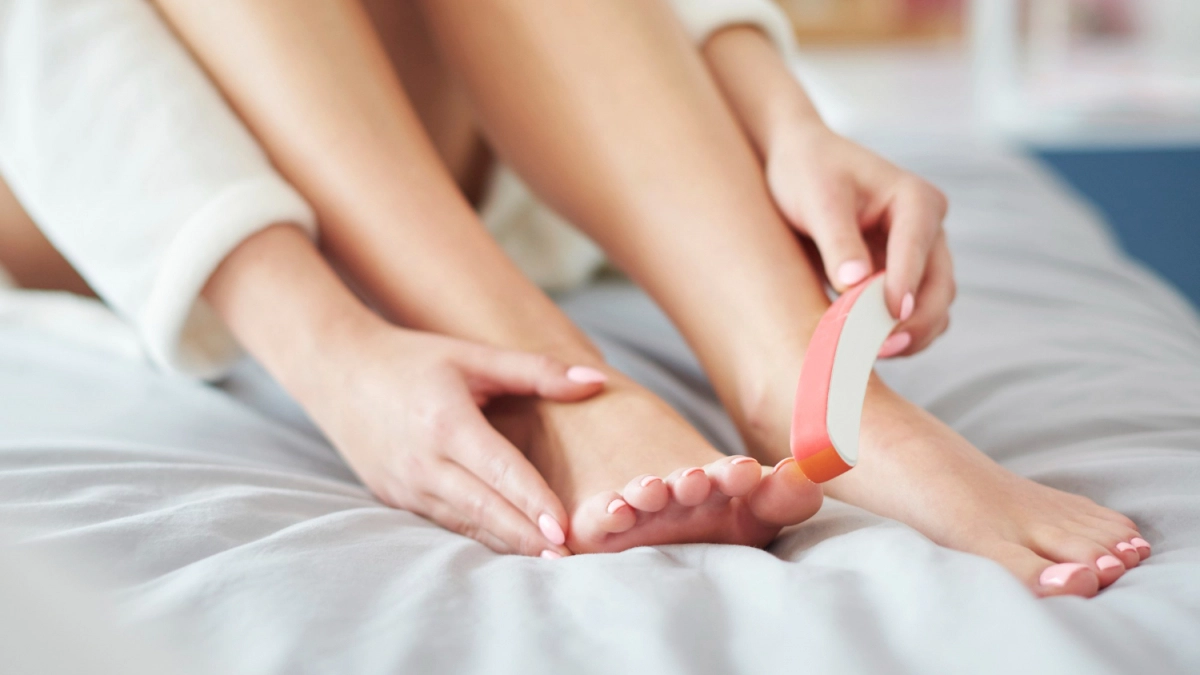 Ногти жёлтые и толстые: обычный фен решает проблему за 1 минуту — эффективнее, чем салонные процедуры и мази