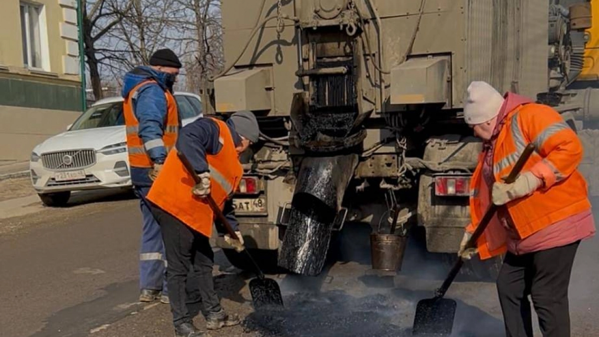Липецкие дорожники сворачивают зимний ремонт улиц