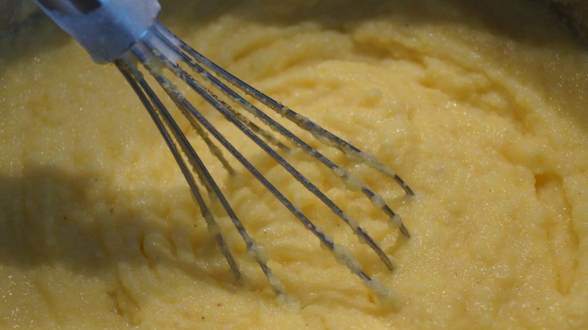 Забудьте про молоко и масло: в картофельное пюре кладу 1 штуку - бабуля из деревни шепнула рецепт