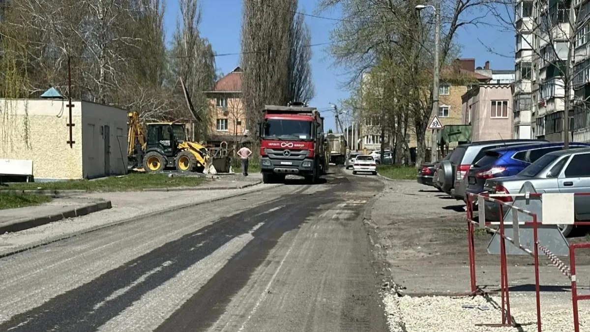 В Соколе положат новый асфальт рядом со школой и садиком