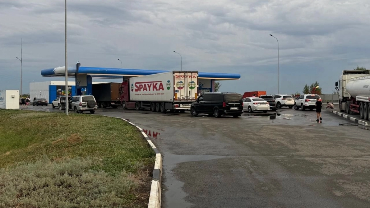 Новые правила на заправках с 1 мая: что теперь запрещено делать у колонки